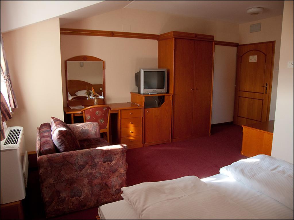 Hotel Lagus Gornji Kneginec Exterior foto